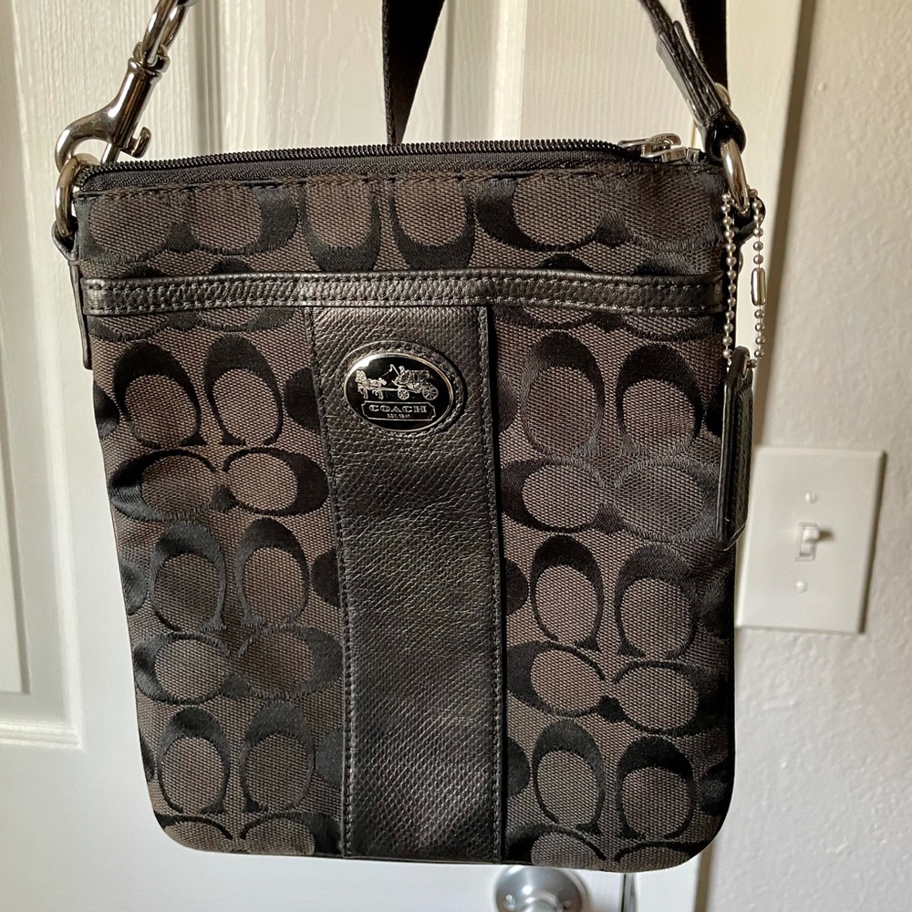 Coach Signature Crossbody Bag - Black
